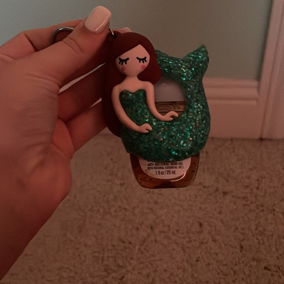 Bath and body works Hand sanitizer keychain holder - Picture 5 of 6